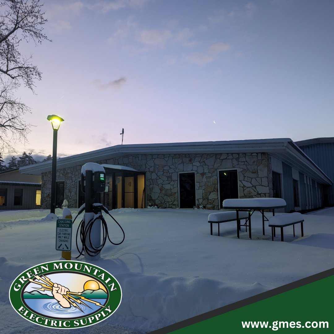 GMES53's tweet photo. Its been a winter wonderland throughout the Northeast this past week! Our trucks have been out delivering to all of  our customers. https://t.co/8woUG9porw