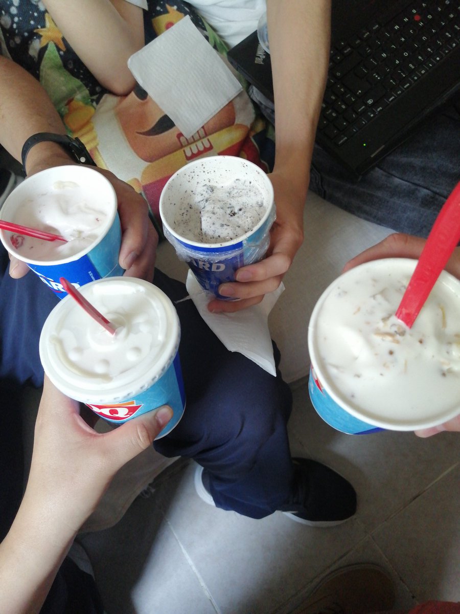 eRi_Bac19's tweet photo. Yo bien feliz pidiendo @DQMexico y no me mandaron el mio 😭💔 ahora todos son felices comiendo helado menos yo 💔🙄😭💔😭 #DQLomasEstrellas https://t.co/S1bW7YmgDc