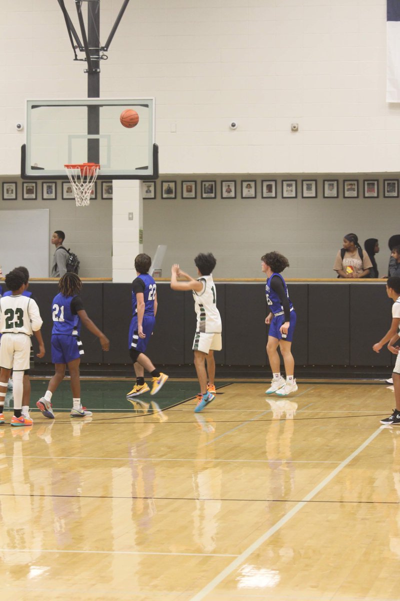 CampbellMSBask1's tweet photo. Highlights from the Anthony game…Shout out to @robertsartcfisd for the pictures…@GatorMSFootball @CampbellGators @CyRidgeMbb @CyCreek_Hoops 🐊 https://t.co/HQDvqjdGyC