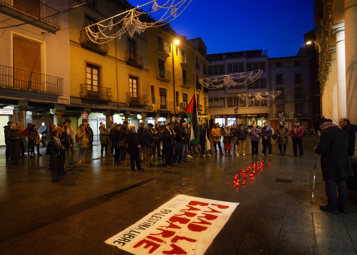 KaterinaBuil's tweet photo. Contra el genocidio en Palestina hoy en Barbastro
@Casapalestina_ @HoyPalestina @arainfonoticias #Palestine #SavePlastine #GazaGeniocide #PalestinaLibre https://t.co/Qx8AIpjHTi