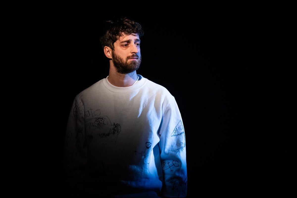 QGCulturel's tweet photo. .@JordanDupuis a vu BÉNÉVOLAT à la Licorne. ICI pour sa critique : https://t.co/qXK07gA8y8
crédit: Sylvie-Ann Paré https://t.co/o3YoeKXIPG