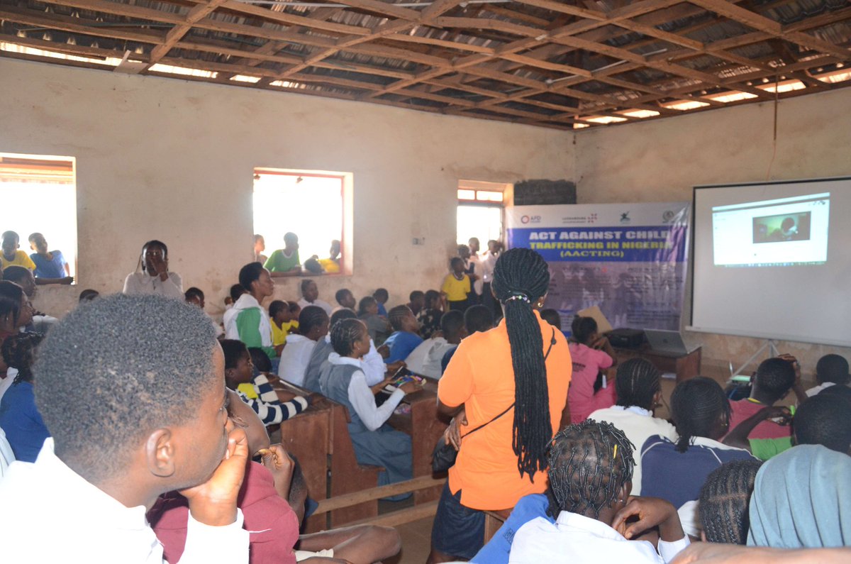 uromijdpci's tweet photo. Uromi JDPCI conducted a sensitization exercise on the "ACT Against Child Trafficking" campaign in Nigeria and inaugurated Child Champion clubs at both Igueben College and Igueben Community.
#ACTAgainstChildTrafficking #Uromi #ChildChampions ๐ณ๐ฌ https://t.co/XijptqHpNe