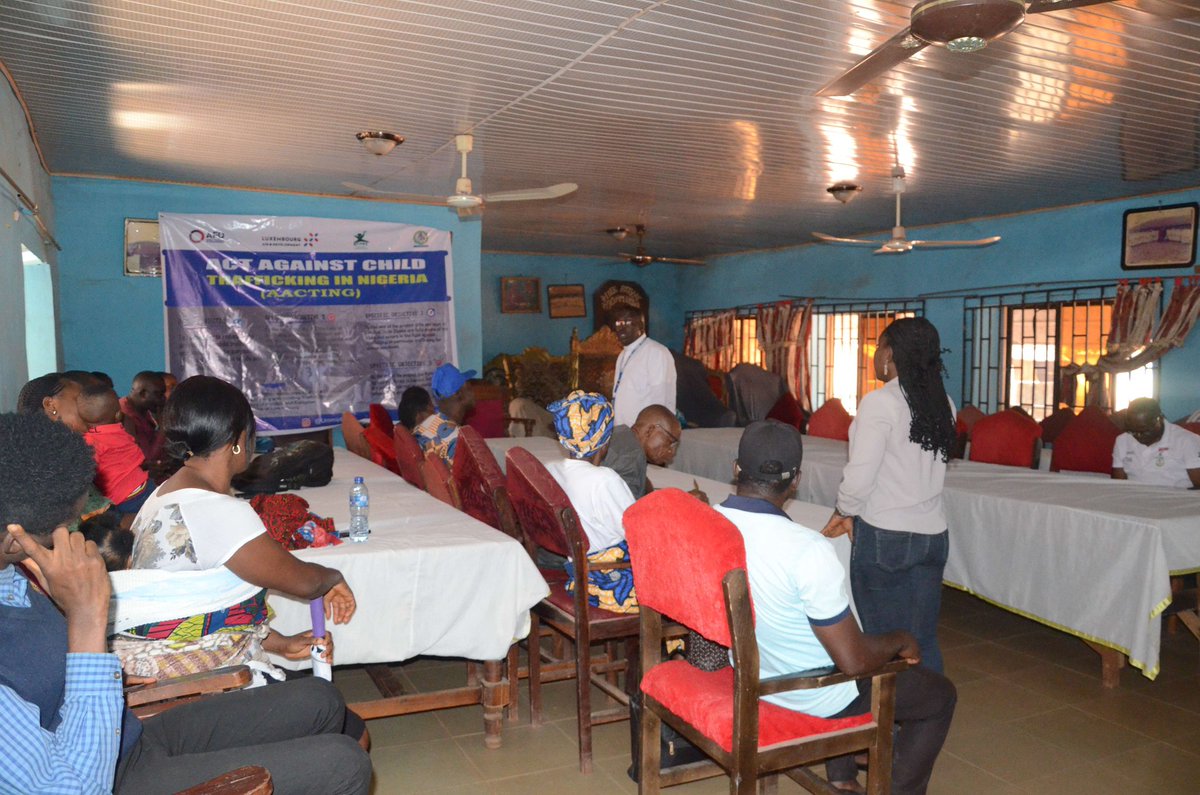 uromijdpci's tweet photo. Uromi JDPCI conducted a sensitization exercise on the "ACT Against Child Trafficking" campaign in Nigeria and inaugurated Child Champion clubs at both Igueben College and Igueben Community.
#ACTAgainstChildTrafficking #Uromi #ChildChampions ๐ณ๐ฌ https://t.co/XijptqHpNe