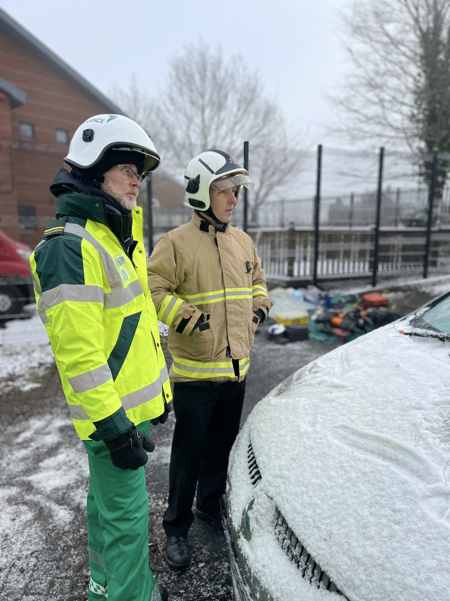 AislingMcBride2's tweet photo. What an amazing day our @UlsterUniSoNP 3rd year BSc paramedic students had with @NIFRSOFFICIAL @NIFRSWest at crescent link fire station as part of our ‘999 week’, providing the students with additional insight into collaborative working. Thank you to @NIAS999 for the crew also https://t.co/bicdqHMzbc