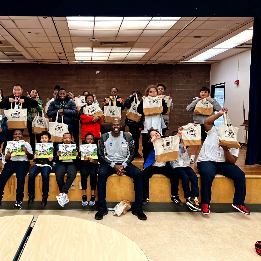 I recently stopped by two elementary school's to kick-off this year's #ReadtoAchieve Program.
The #Surprise and #DelightBookDrop took place at #Burckhalter in Oakland and #Carver in SF.
#Ross and the #Warriors donated books as part of the program to encourage kids to read!