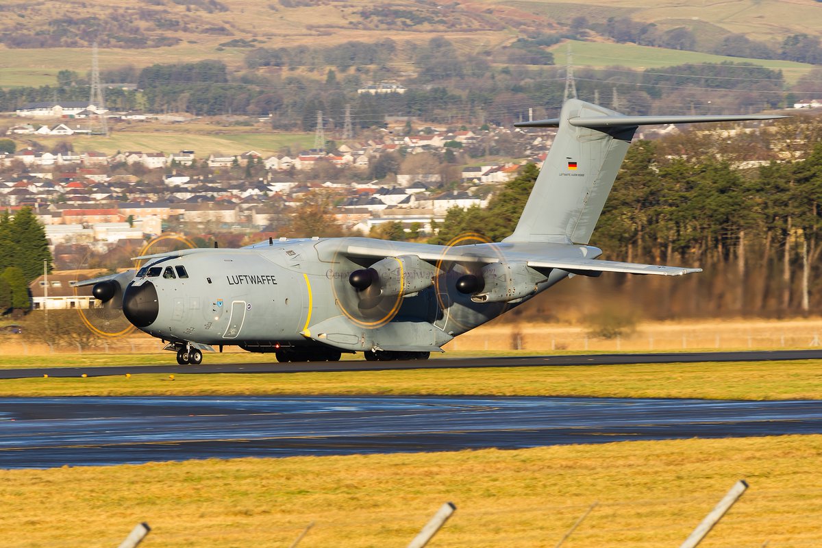 Glapics's tweet photo. German Air Force | 54+22 | Airbus Military| A-400M |081 | Glasgow International | EGPF | GLA |17-01-2024 | |LTG-24 Wunstorf Airbase | GAF 124 STR-GLA-YYR #airbus #airbusa440m #germanairforce #A400M #militray #avgeek #avgeekspotting #aviationpics ##glasgowairport #yyr #GAF124 https://t.co/jtP3xGjrwR