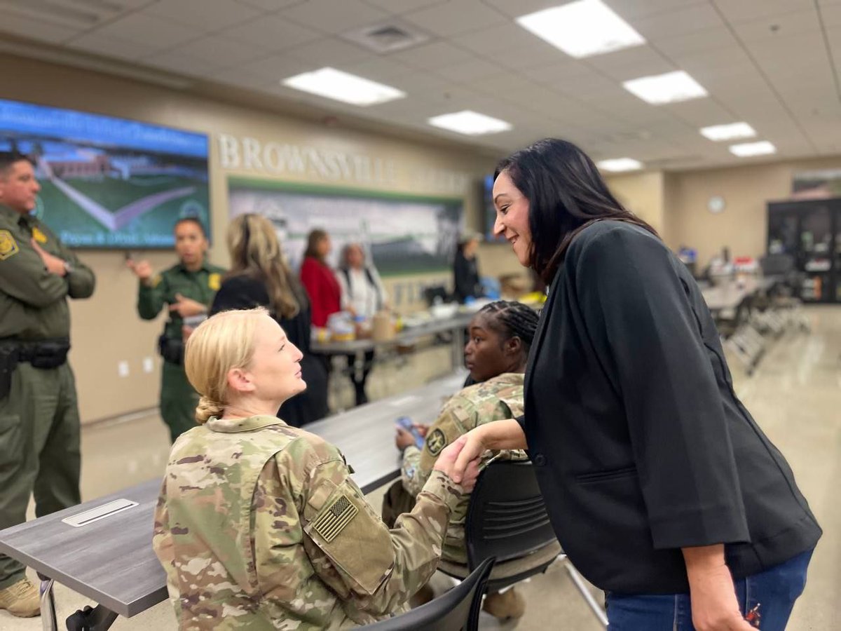 BiancaForTexas's tweet photo. Since 2019 I have headed Border Patrol Appreciation events to show our brave men and women they are appreciated. 

I will work to get our Texas Borders secured. Our Border Patrol need to know that they are NOT alone. 💚

#BiancaForTexas #TexasHD128 #SupportBorderPatrol https://t.co/6hN43sWzpU