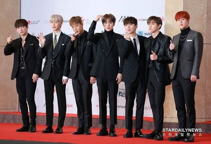 hourly_ot7's tweet photo. [ @OfficialMonstaX @official__wonho ] https://t.co/xYxU33Qyx1