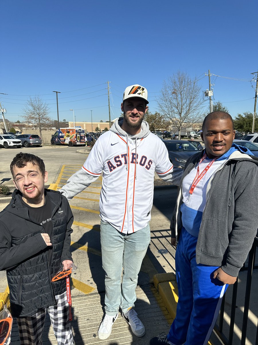 dresingleton812's tweet photo. We took these guys to work on their  social skills and self-advocacy in the community. Lucky for us the Astros Caravan was at Chick-Fil-A on Northpark in Kingwood where these guys got their pics taken with Astros players David Hensley, Grae Kessinger and Orbit! Thanks guys! https://t.co/IStrwFCGTr