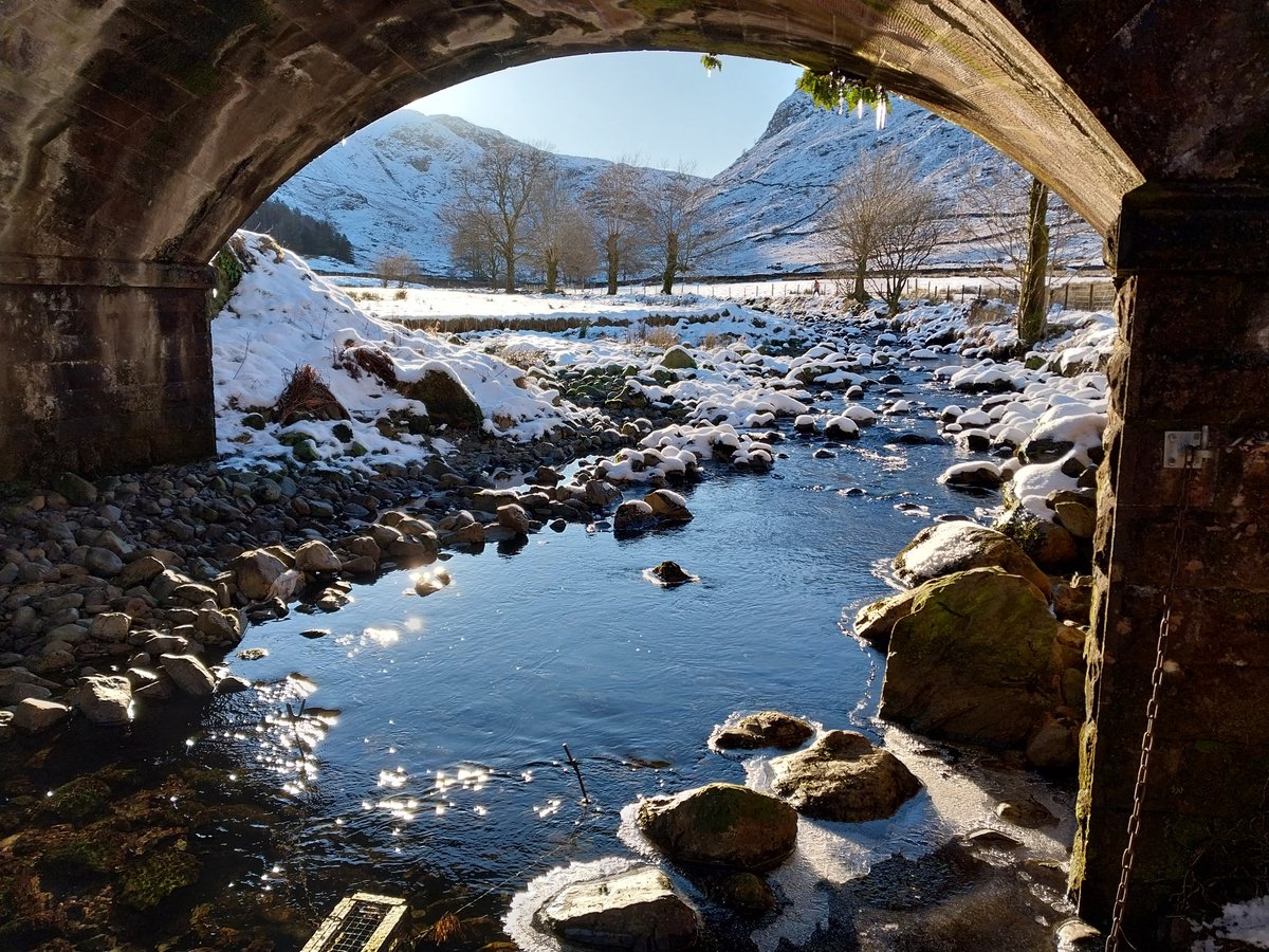 KellyQuesne's tweet photo. Who wouldn't want to work in a winter wonderland?! Only -7°C air temp during parts of the day and -0.25°C water temps at some sites 🥶🥶 @UK_CEH @UKCEH_LakeEco 
#winter #WinterWonderland #snow #ice #lakesdistrict #cumbria #watersampling https://t.co/GJWuef8tnk