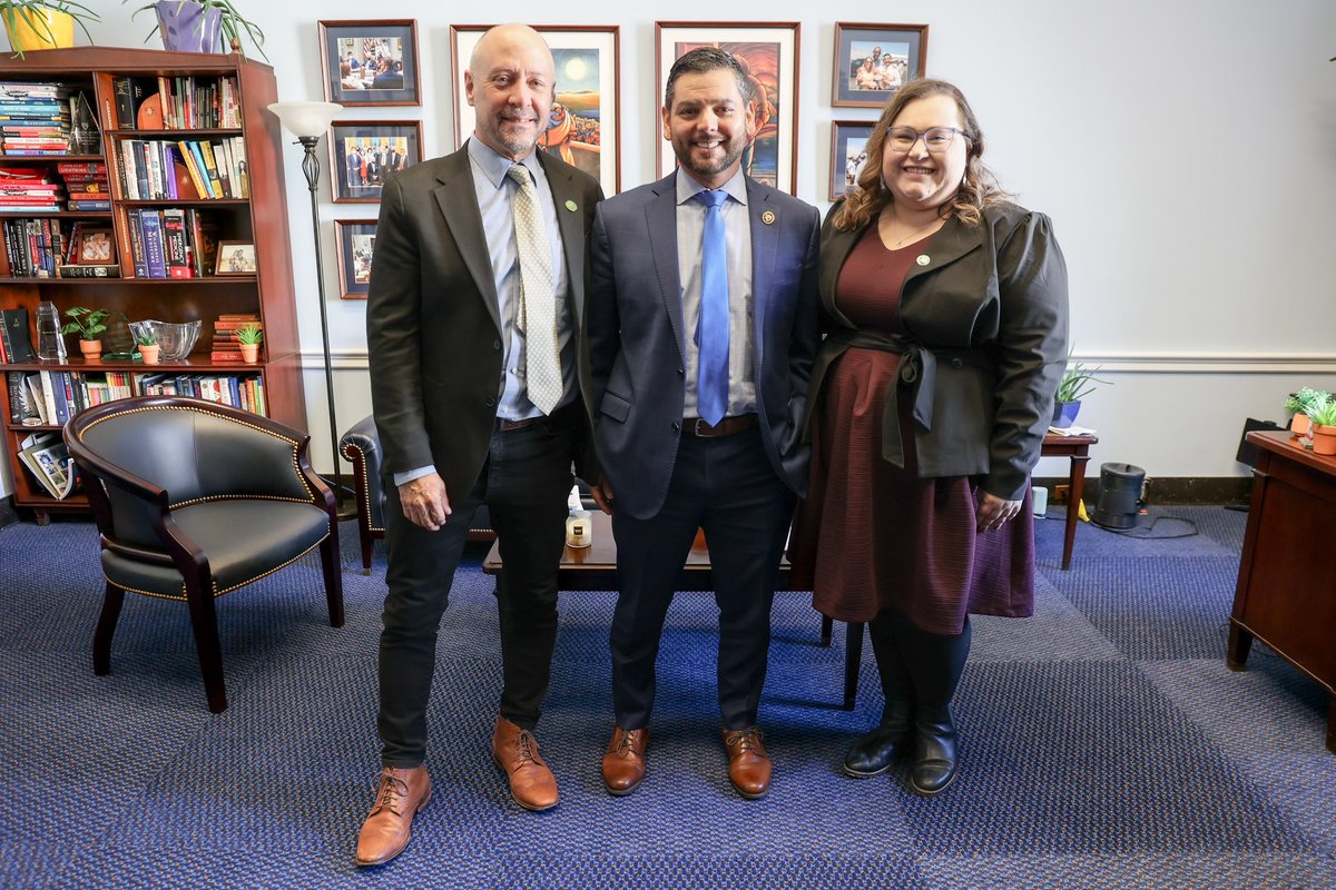 Today, I met with @markbardenSHP and Natalie Tietjen of @sandyhook to discuss the KID Support Act to help families of youth at risk of suicide and overdose from accessing lethal means. This bill is vital to addressing this public health crisis and protecting our children.