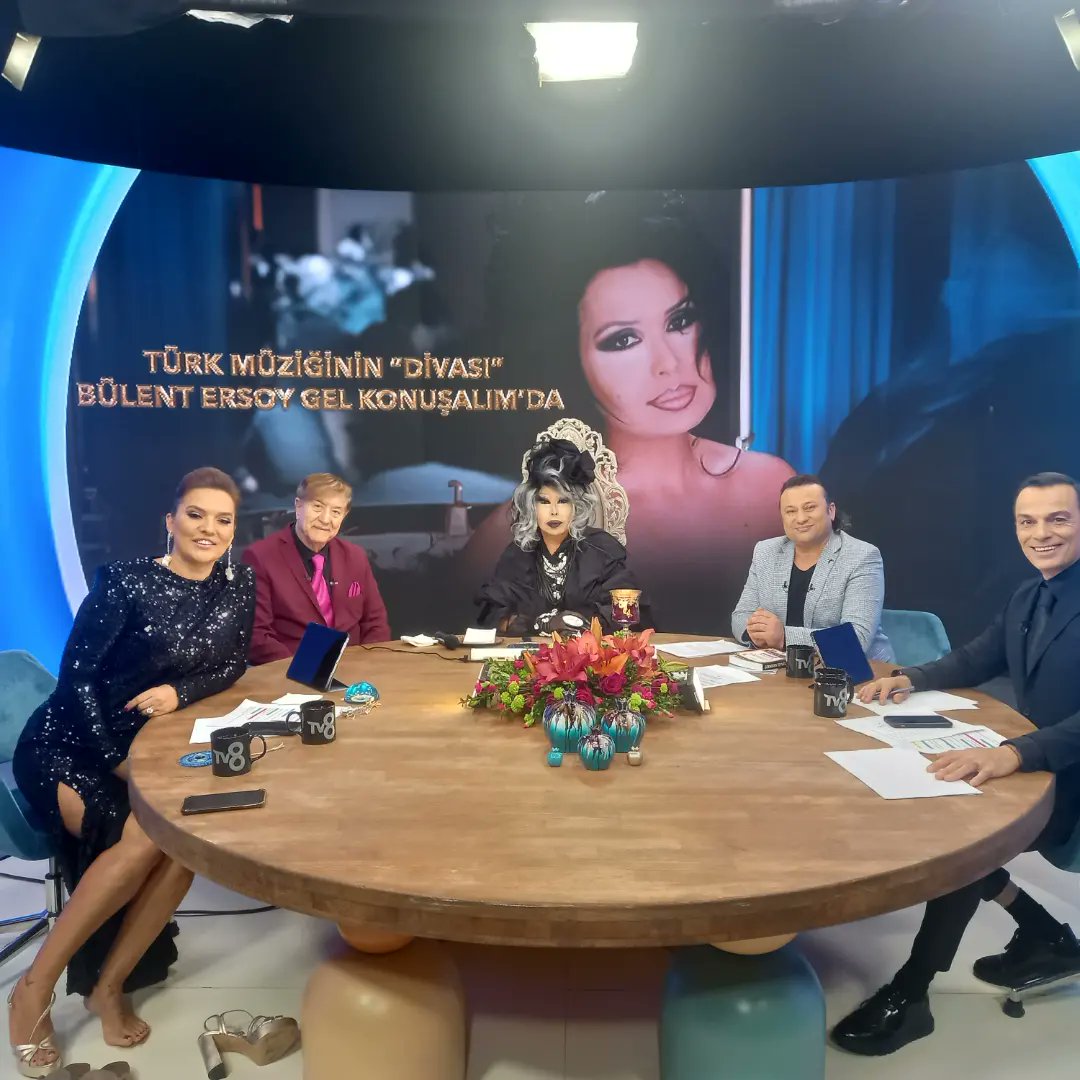 Değerli sanatçımız Diva Bülent Ersoy'la, bugün TV8 ekranlarında Demet Akalın ve jess Molho'nun canlı yayın konuğu olduk.
#BülentErsoy #OnurAkay