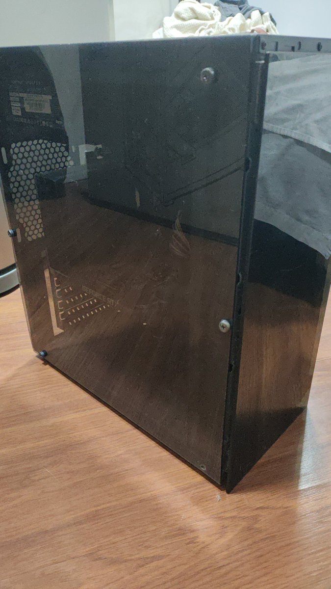 Galera, estou comprando várias coisas para a casa e preciso de dinheiro, então estou me desfazendo do meu antigo PC.

Vou listar aqui a configuração e se alguém tiver interesse me manda no privado que passo o preço e mando mais fotos.

GeForce RTX 2060 Gainward 6GB
Intel I9