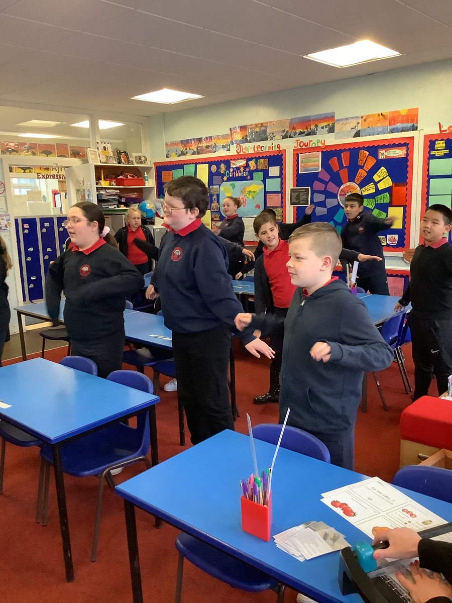 URPS_Outdoor's tweet photo. There were chickens, penguins, woodpeckers, owls, flamingos and more in Dosbarth Nedd Fechan today! We really enjoyed our RSPB online workshop today with @EcoSchoolsWales @RSPB_Learning @UpperRhymneyPS @URPSNeddFechan https://t.co/HFj1aFsk1P
