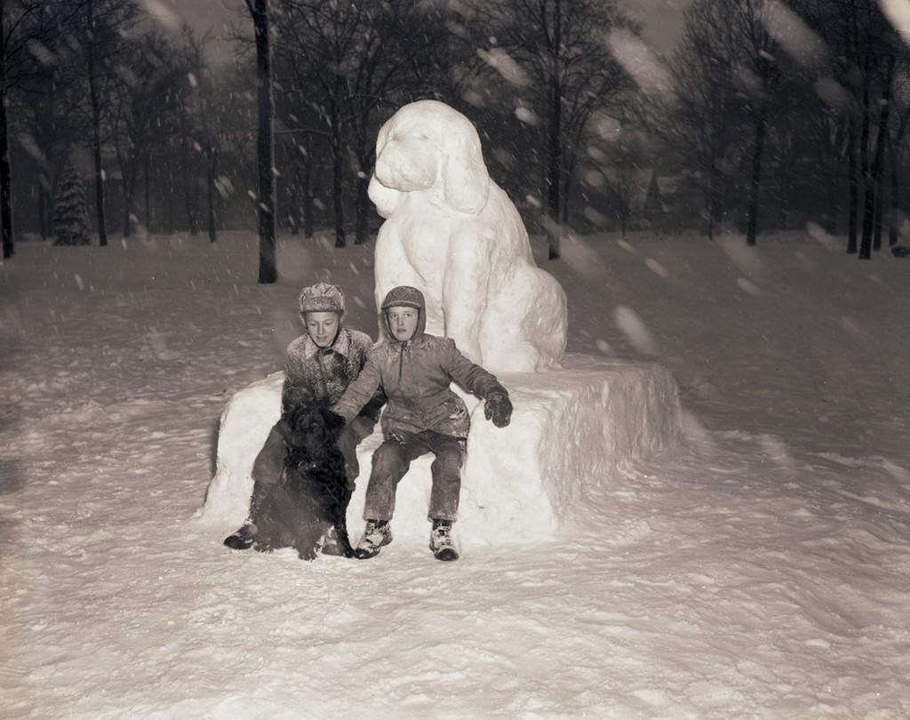 archives_lu's tweet image. Which snow sculpture is your favorite?
Images:
1. Snow sculpture on Main Hall green, 1961, ARC2012-046.
2. Children with dog and snow sculpture, 1948, ARC2017-140.
3. Snow sculpture, 1981, ARC2012-048.
4. Students and snow sculpture on a bench, 1946, ARC2017-138.