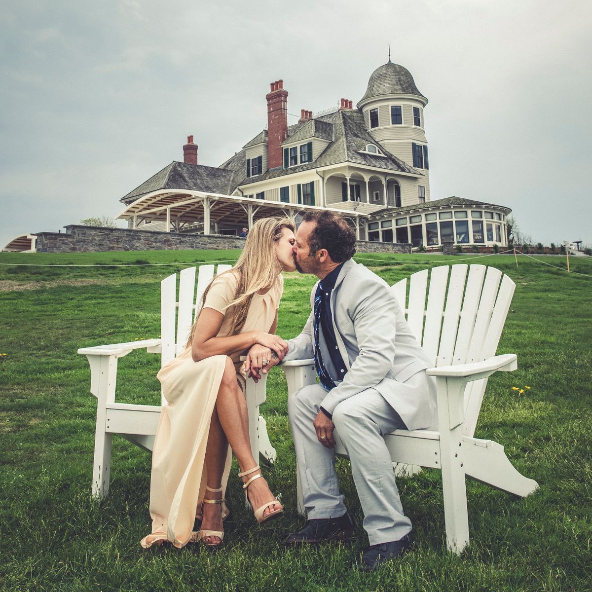 We love a little romance at <a href="/CastleHillInn/">Castle Hill Inn</a> 💖 It was a great choice for Carlos + Luda to celebrate their 10 year anniversary! #withyourmemoriesinmind #newportwedding