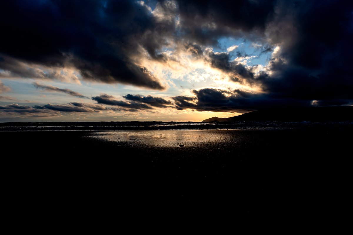 BeachSunsets
The sun sets and the darkness, slowly, swallows everything: air, water, and earth.
#SunsetVibes
#HorizonDreams
#NaturePerfection
#TwilightMagic
#BeachSunsets
#SkyBrilliance
#Cloudscape
#SilhouetteSerenity
#EveningElegance
#SoothingScenery