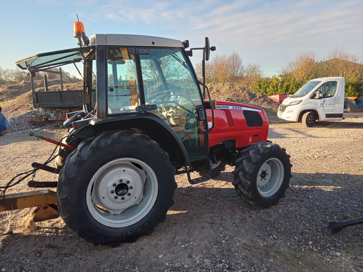 Sale & delivery of this nice @AGCOcorp MF2220 tractor to a local smallholding. Happy days for @acorntractors1 who have serviced & refurbed this used tractor.