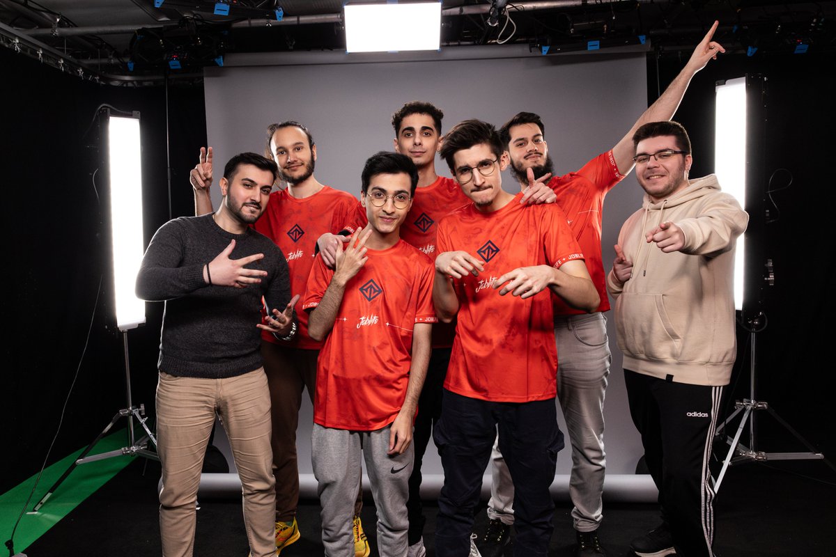 🔴 Joblife vous présente son roster 2024 <a href="/LFLOfficiel/">LFLxDIV2</a> Division 2 :

🇹🇷 <a href="/NuQlol/">Erkmen Erdoğdu</a> 
🇫🇷 <a href="/Karimktlol/">karim kt</a> 
🇩🇪🇹🇷 <a href="/xkenzuke/">xKenzuke</a> 
🇫🇷 <a href="/Seelamelol/">Seelame</a> 
🇫🇷 <a href="/EnjawveLol/">Enjawve</a> 

🇵🇹 <a href="/DeaddShadoww/">DeadShadow</a> (Coach)
🇵🇹 <a href="/Yong_Drafts/">Yong</a> (Assistant Coach)

#JOBLIFE