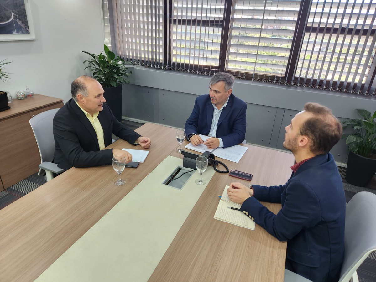 📝#mesadetrabajo
Nuestro presidente ing. <a href="/claupuertol/">Claudio Puertolas</a>, se reunió con el secretario de Ciencia y Tecnología, dr. <a href="/GRAYATONETTI/">GABRIEL RAYA TONETTI</a> y el Lic. <a href="/enzomoriconi/">Enzo Moriconi</a> , dr. de Promoción Científica del @mincytcordoba, para conformar una mesa de trabajo para desarrollar proyectos conjuntos durante