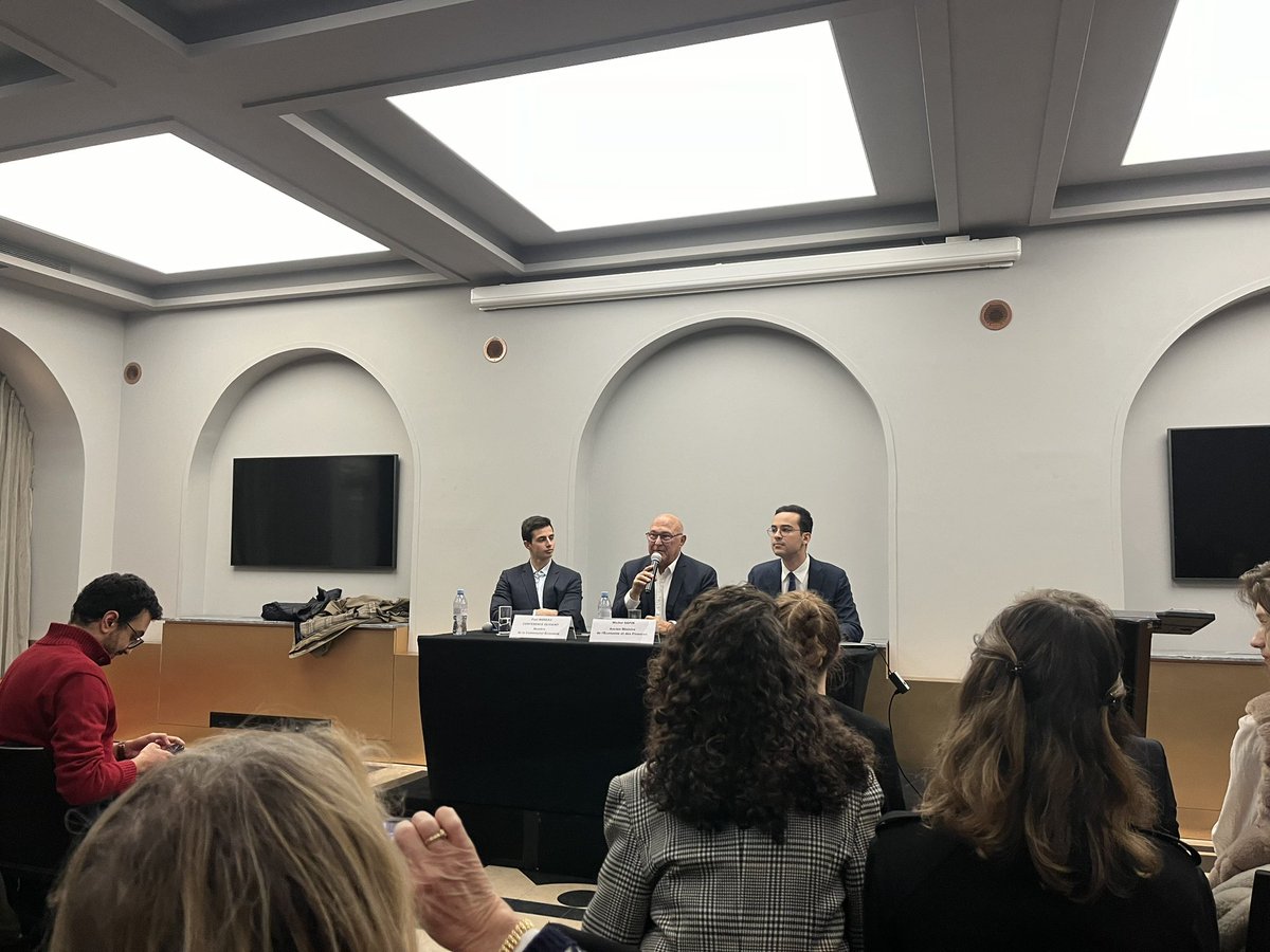 Mathildegzvr's tweet image. « Transformer la France » avec @MichelSapin 
Malgré des désaccords, des échanges enrichissants !