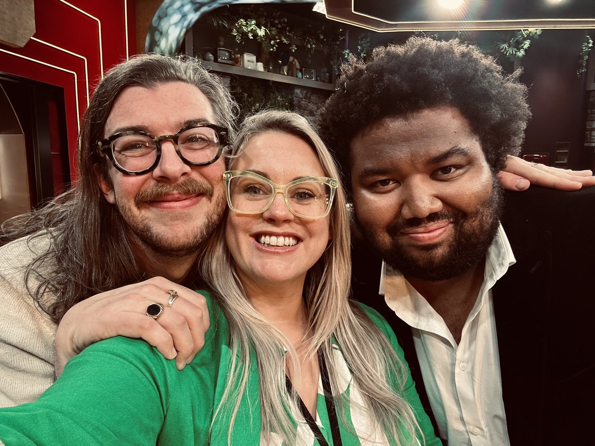 The FUNNEST shoot of all time 💚💚💚