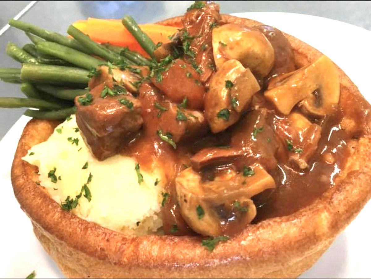 HCookin's tweet photo. Tomorrow’s special #beefbourguignon 🐄🍷🧅🍄 https://t.co/jq1UhN2tDN