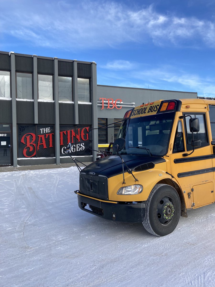 TheCagesBatting's tweet photo. Be cool, bring your school!
#thebattingcages #fieldtrip #yegschools #yeg #edmonton #playball #baseball #slowpitch #batting #pitching #yegkids #yegfun #yegsports #yegbaseball #yegfitness #goodtimes https://t.co/08IZw8KIsf