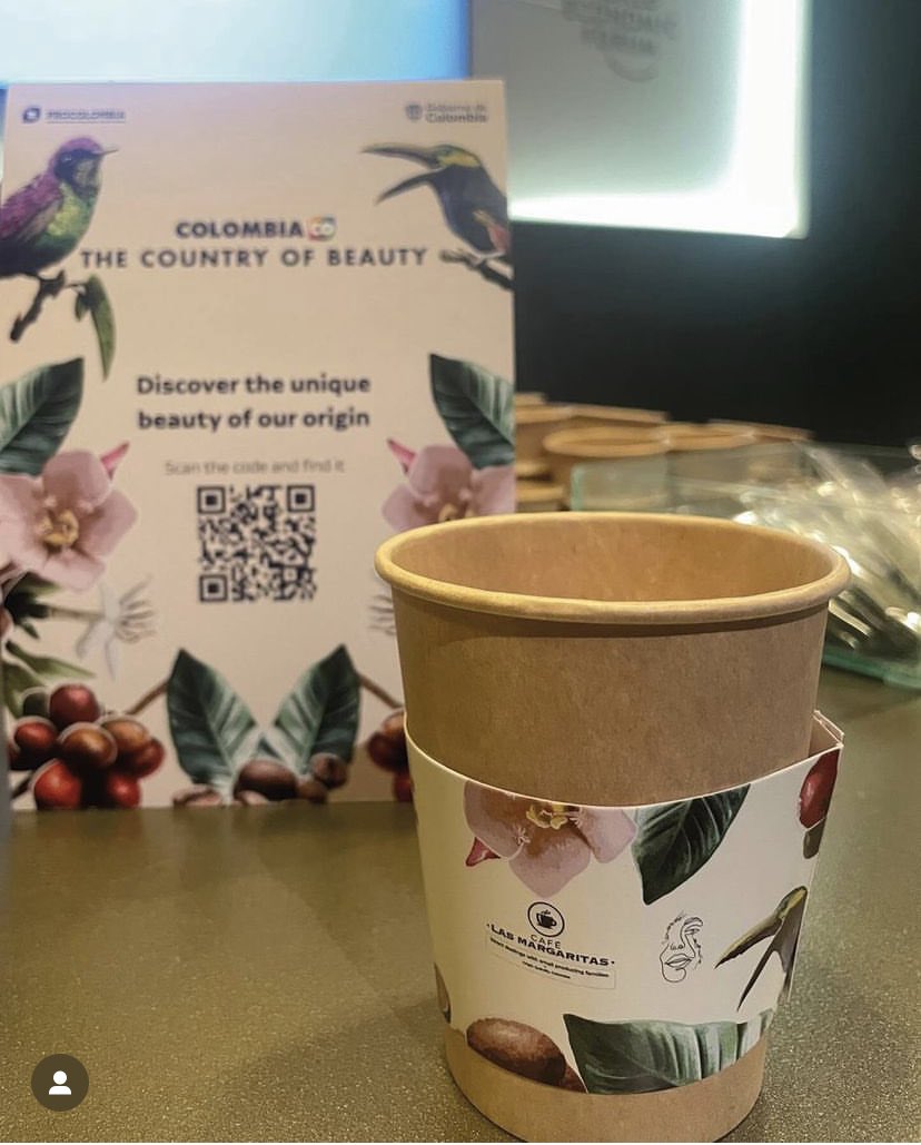 paolandregir's tweet photo. #WEF24 Dentro del centro de convenciones en Davos, se ofrece café de origen Quindío @Cafelasmargari1 a 2.700 lideres de 130 países. Orgullo quindiano!
100% café colombiano de pequeños productores de Buenavista 
@PROCOLOMBIACO @MincomercioCo @Camara_Armenia @Armenia_Invest https://t.co/bS3Xv5jgDt