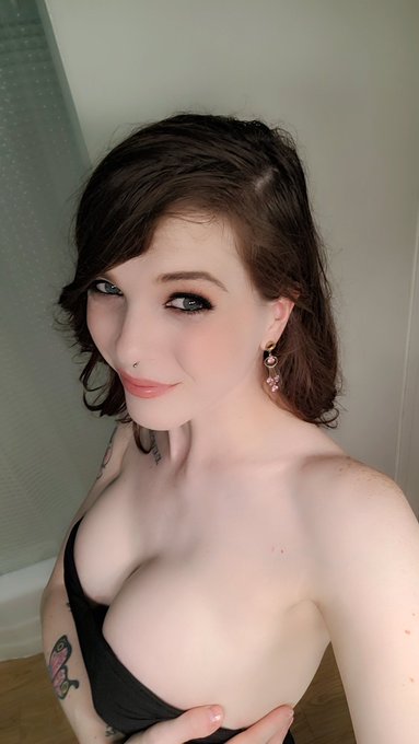 Watch Autumn Rain Free OF Trial 👇's leaked NSFW photo on TwXstars