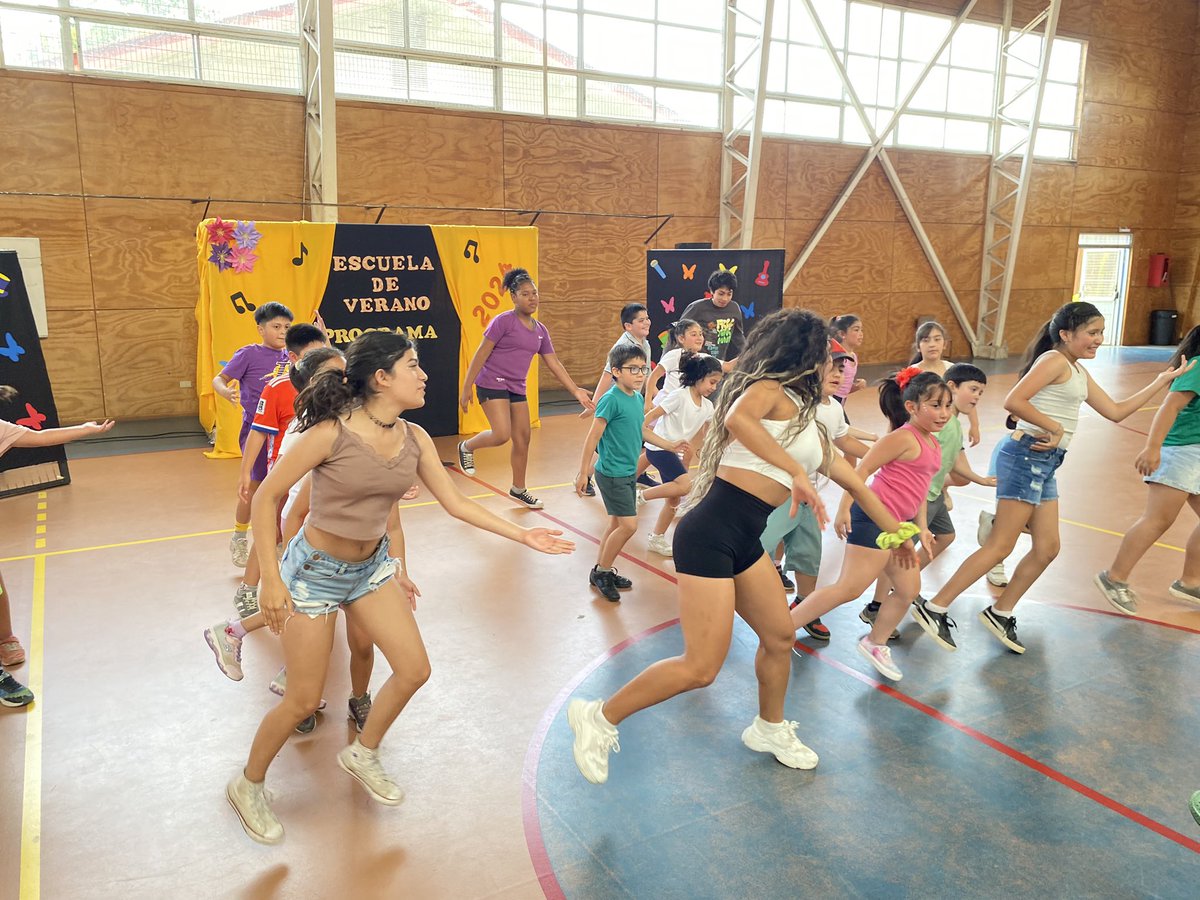 En #Mariquina, Seremi(s) de <a href="/MMEG_LosRios/">Seremi Mujer y Equidad de Género Los Ríos</a> junto a Directora(s) <a href="/SernamEGLosRios/">SernamEG Los Ríos</a> y al alcalde de <a href="/MuniMariquina/">MuniMariquina</a> dieron el vamos al Programa 4 a 7 estival ☀️⛱️que permitirá a mujeres responsables de niños/as 👧🏻👦🏻🎨recibir el servicio de cuidados de sus hij@s mientras ellas trabajan