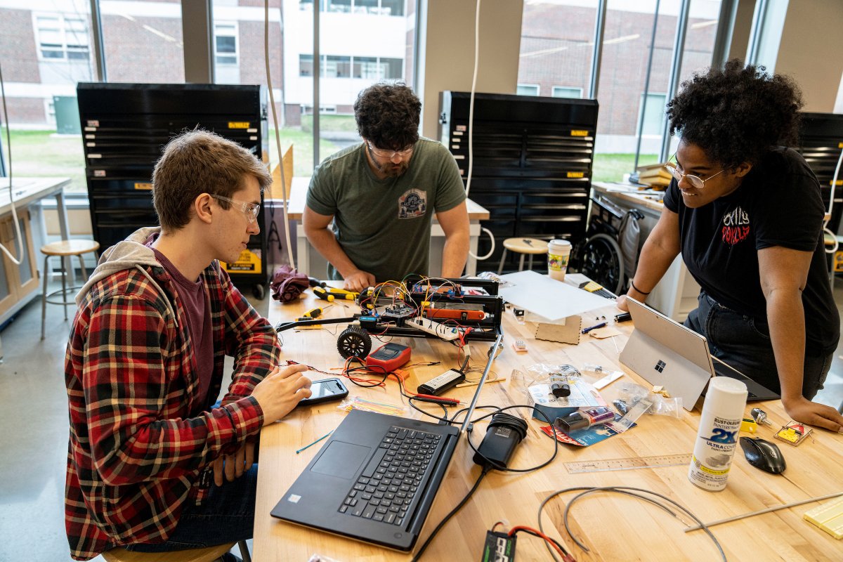 Maine College of Engineering and Computing Department Tours Tour one of the departments within the Maine College of Engineering and Computing with this enhanced department visit. ow.ly/30Me50QrTXZ