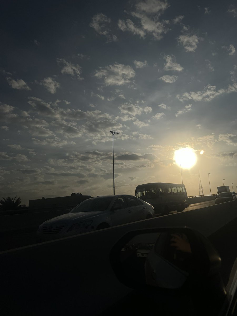 asomMK's tweet photo. لا شيء يستحق ان ترهق نفسك من اجله تجاهل من يتجاهلك واهتم بمن يهتم بك وسلاماً على من رحل من حياتك https://t.co/ccE9tW2jlP