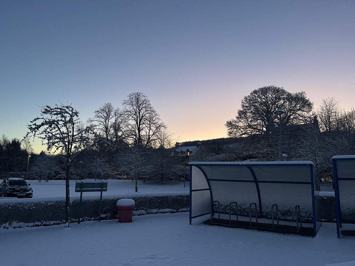 Beautiful Strathpeffer this morning from the playground 🥶😊