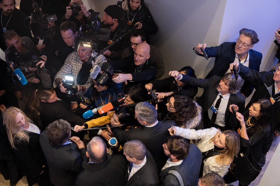 UHN_Plus's tweet photo. 🇨🇭 | Javier Milei, presidente de Argentina, se convierte en la sensación mediática del Foro de Davos, Suiza. https://t.co/dloLFmmJpx