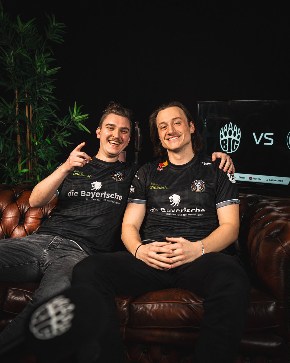 BIGCLANgg's tweet photo. WIR SIND LIVE 🔴

@Pixavis_ &amp; @rulfchen begleiten euch durch unser erstes @PrimeLeague Match der Season! 🔥

Kommt rein ⬇️
https://t.co/tiZAqBu2h3 https://t.co/KPF66o2Hqd
