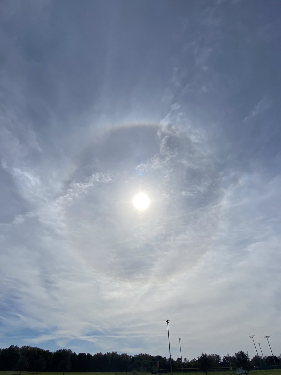 SHR_Harvick4's tweet photo. While sitting outside in the sun sky , watching tidy. This awesome ring around the sun could be seen. Love it when we get the cold air and sunshine ! @Fox35Amy @JaymeKingFox35 @TMainolfiWESH @WeatherNation @weatherchannel @Skilling @CherylScottWX @EarthandClouds @StormHour https://t.co/uHXGbqcExQ