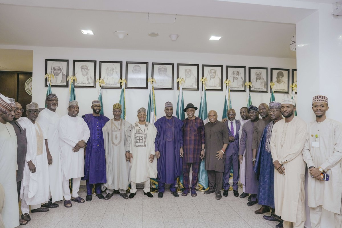 Earlier today, accompanied by the Honorable Minister of Environment, Mal. @BalarabeAbbas_ and some members of the Kaduna State Executive Council, I paid a courtesy call on our dear brother and friend, the Honourable Speaker of the House of Representatives, Rt. Hon. Dr. Tajuddeen…