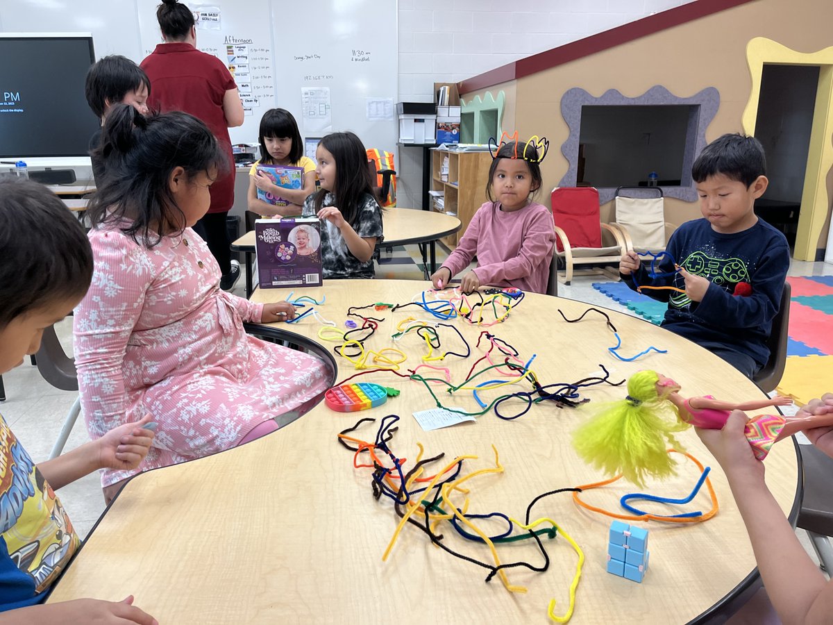 ISED_CA's tweet image. [1/3] Celebrating #KidInventorsDay ! Today, we applaud children’s ingenuity and curiosity. Thanks to #CanCode funding recipients nationwide, kids are learning #DigitalSkills early on.