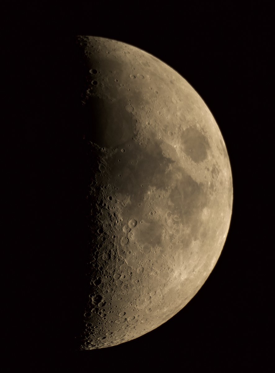 Waxing crescent Moon from @DIASDunsink this evening. Image by @DIASAstronomy & @ArmaghPlanet PhD Scholar @jeremyrigney.