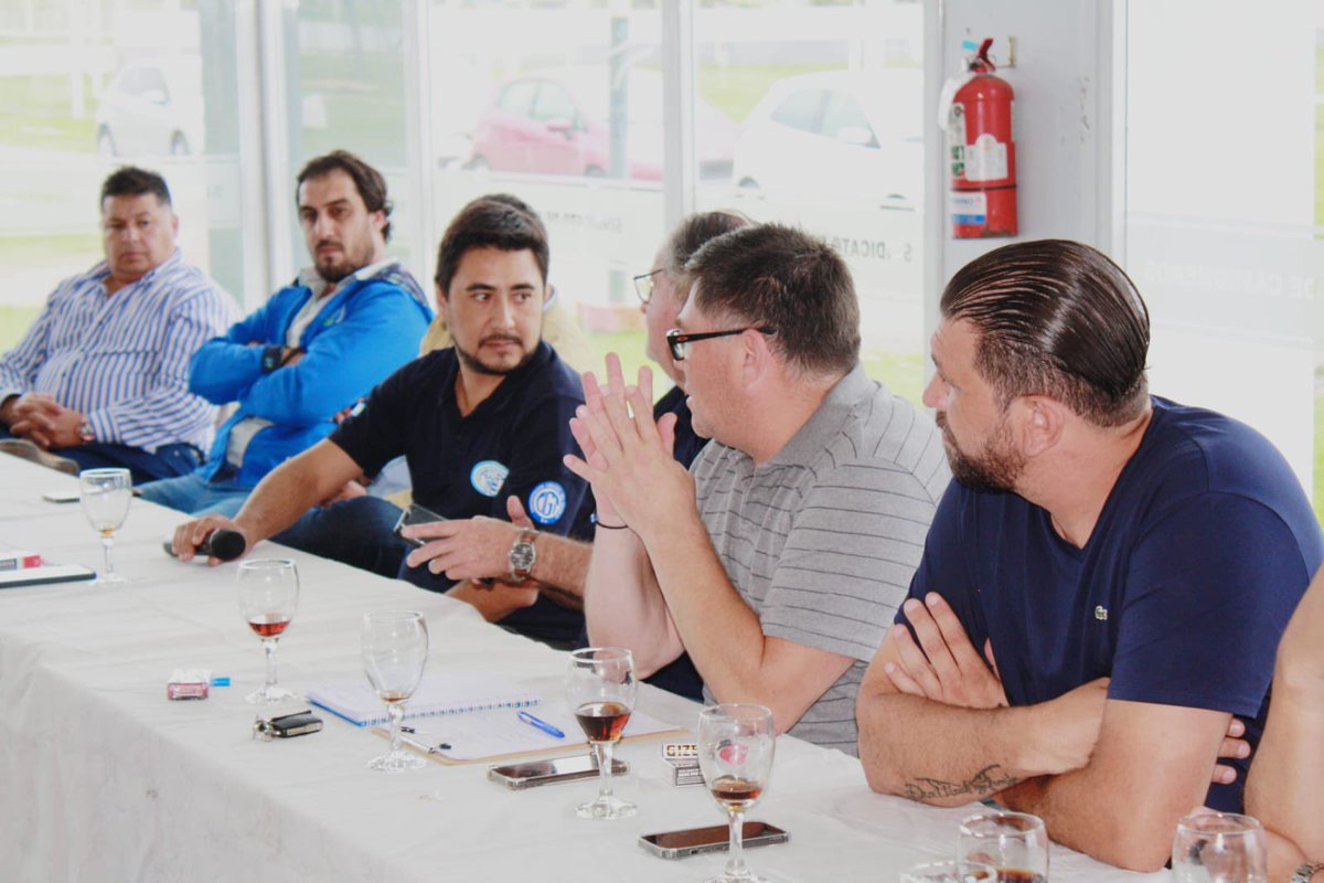Nos reunimos todas las delegaciones de Córdoba con el fin de ratificar el paro de actividades del día 24.
Asimismo planteamos la inconstitucionalidad de las medidas que pretende adoptar el gobierno nacional.