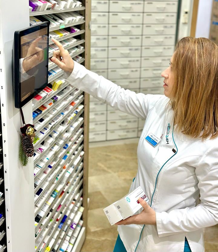 Apotheka's tweet photo. Desde Farmacia Puya, en Ceuta 📍 siguen disfrutando de las ventajas de la automatización de sus procesos.

Y queremos compartir con vosotros esta fotografía que nos han enviado 😍 ¡Gracias! https://t.co/cOZaeWY9dw