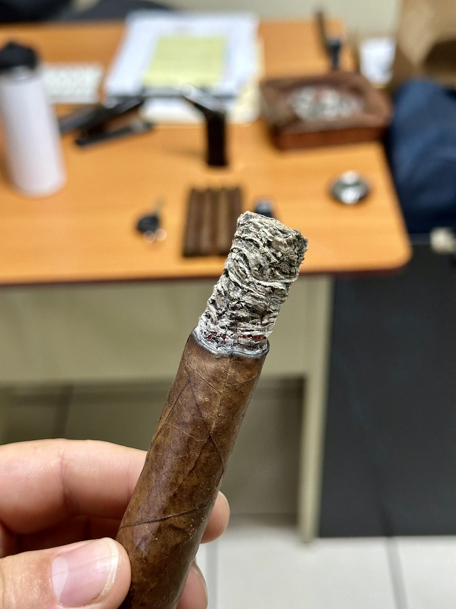 OfficialEDICD's tweet photo. Fresh off the rolling table tastes good so will only get better with time. #freshroll #esteli #nicaragua #cigars #tabacalerahernandez https://t.co/171rCWOPeA