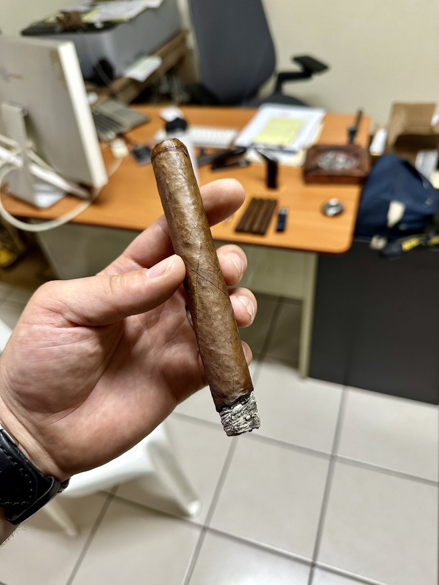OfficialEDICD's tweet photo. Fresh off the rolling table tastes good so will only get better with time. #freshroll #esteli #nicaragua #cigars #tabacalerahernandez https://t.co/171rCWOPeA