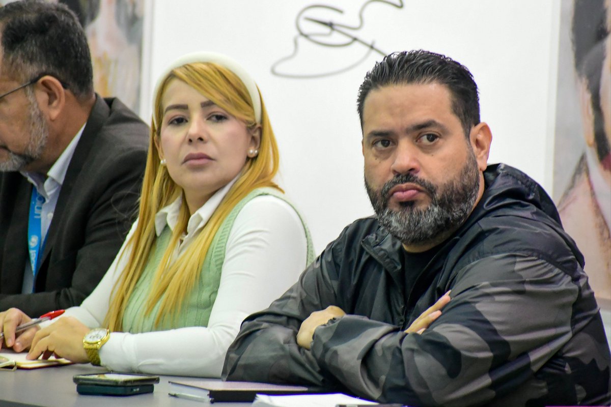 (4/4) Hemos firmado convenios para la formación del maestro en el uso de
herramientas digitales y se están desarrollando salas para la elaboración de contenidos. 

<a href="/NicolasMaduro/">Nicolás Maduro</a>
@MPPEDUCACION