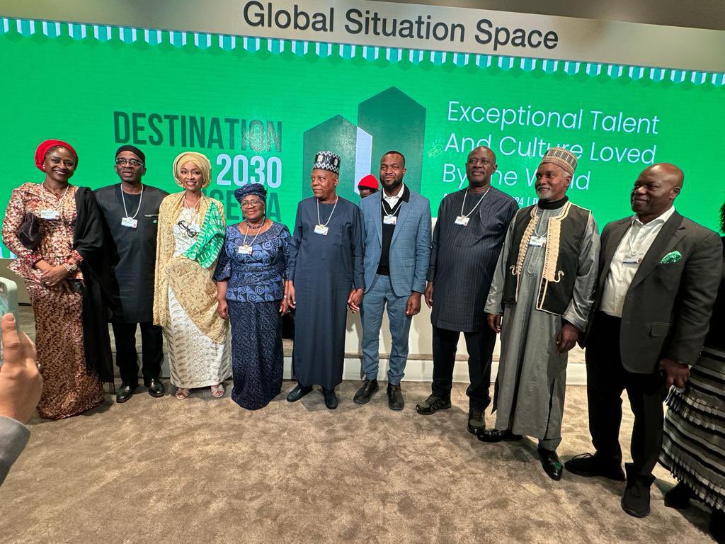 At a Nigerian Delegation Reception @wef in Davos. Lively, colorful and well attended! With H.E Vice President @KashimSM, Minister of Foreign Affairs Yusuf M. Tugga, Minister of State & Petroleum Resources Heineken Lokpobiri @FMPRng, Minister of Art & Culture @hanneymusawa, former…