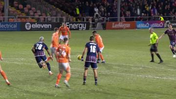 The technique on this from @BlackpoolFC's Albie Morgan is simply OUTRAGEOUS 🥵#EmiratesFACup
