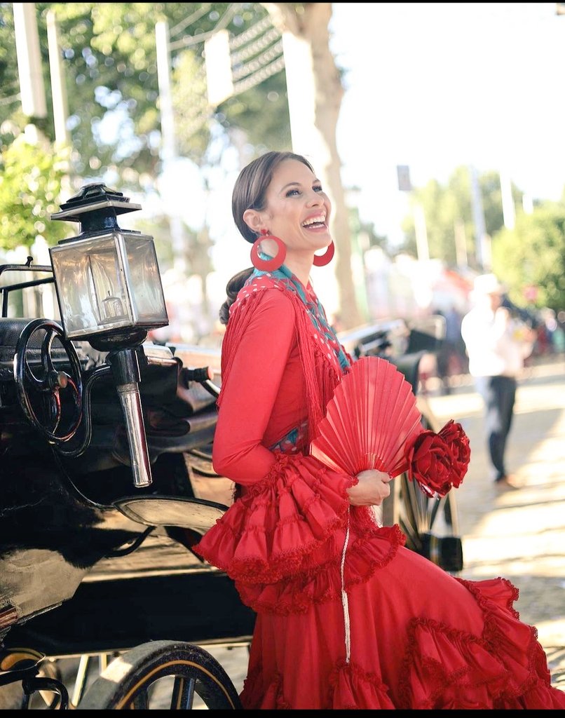 SRTADUDU's tweet image. Mañana  @jessica_bueno90  desfila en @simofsevilla de flamenca para @Pilar__Vera
A las 16 haremos # para apoyarla 
#simof2024 #Sevilla #modaflamenca