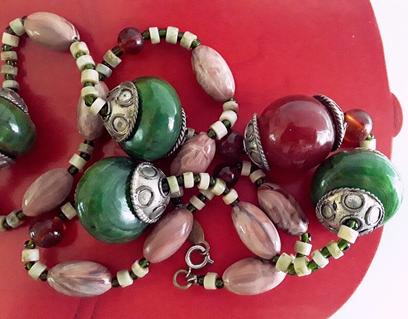renaissancefai's tweet photo. ALEXIS KIRK Beaded Earthy Necklace, Boho, Green Red Pink Beads, Vintage https://t.co/TIlP58vDev #necklace #long #vintage #designer #signed #Fall #Autumn #AlexisKirk #beaded #red #green #pink #ellipsoid #sphere #earthy #neutral #Boho #Hippie https://t.co/bfiV9HvVoa