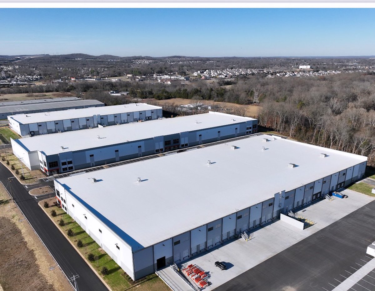 Another successful roofing project completed!✨ Our skilled team delivered top-notch commercial roofing solutions for this project. Quality craftsmanship that stands the test of time.⏳Need a reliable roofing partner? Look no further! #CommercialRoofing  #diamondquality